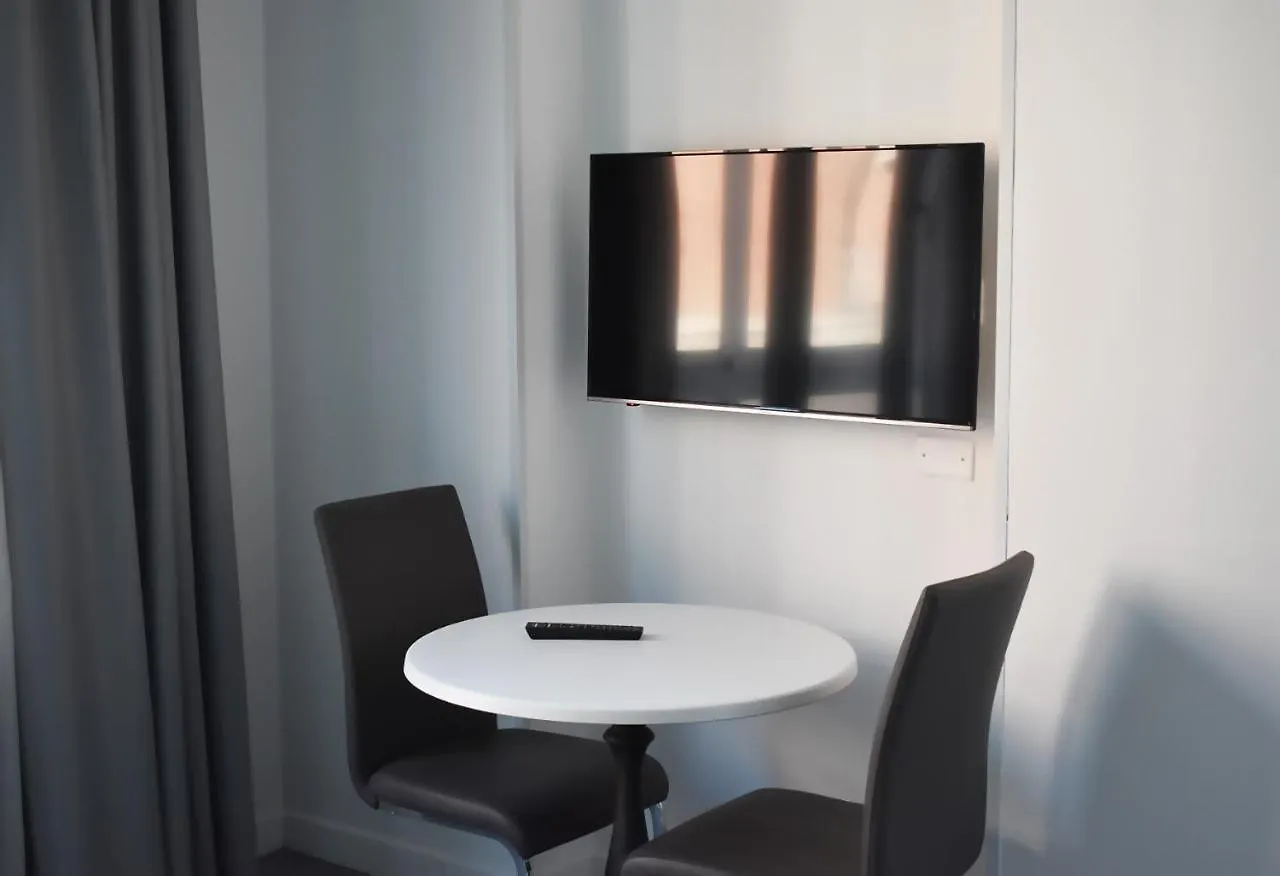 Homing Milano Navigli Suites 0*, Milan